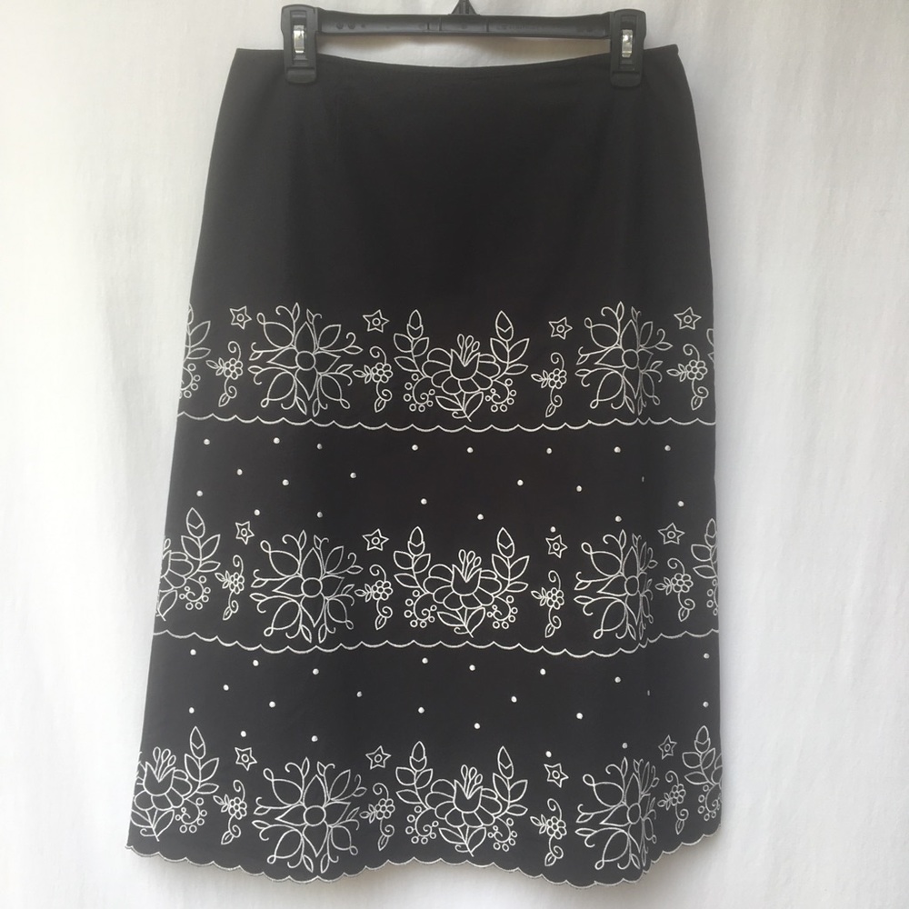 EUC Harold’s Black Embroidered Skirt Sz10